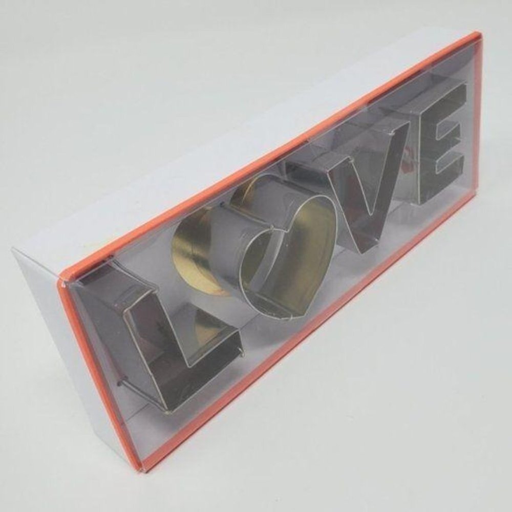Meri Meri "LOVE" Metal Cookie Cutter - Picture 2 of 3